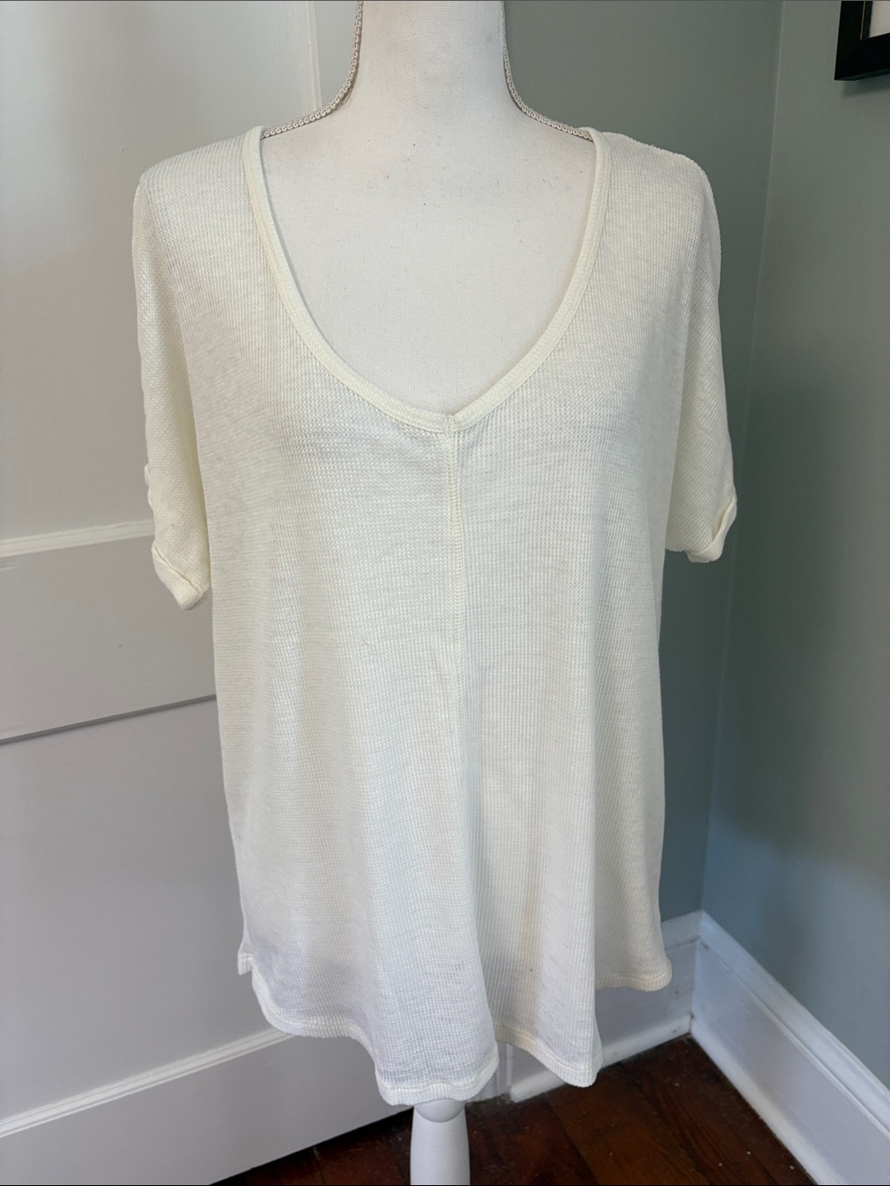 Tribal Cream V-Neck Short Sleeve Waffle Knit Top T-Shirt size Small Oversized